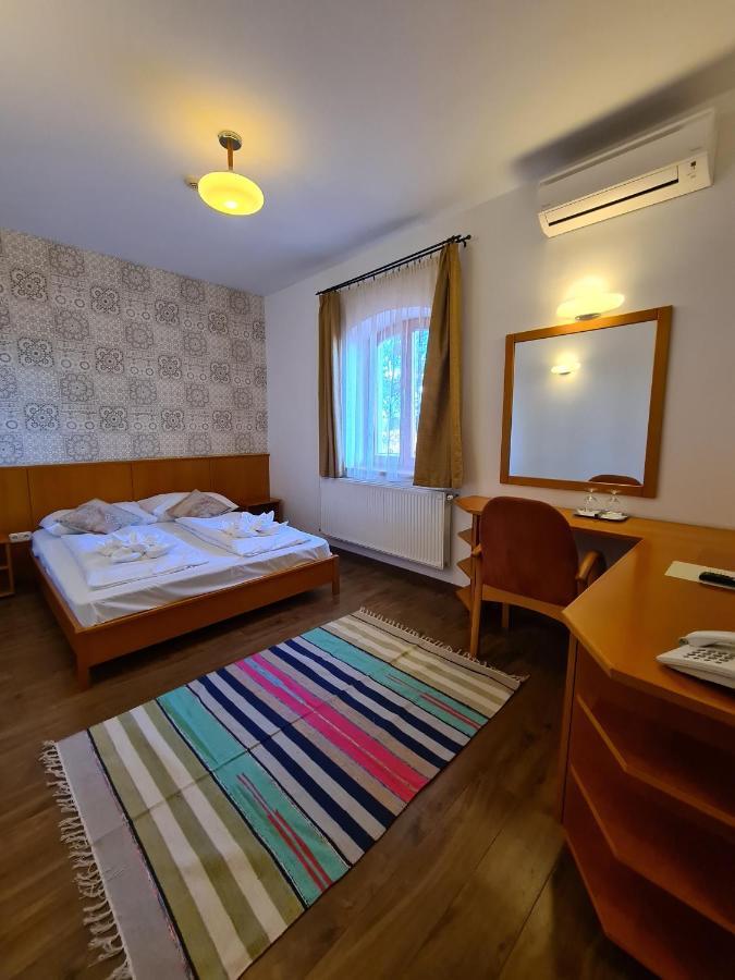 Istvan Parkhotel Es Gasztrofarm Sormás Exterior foto
