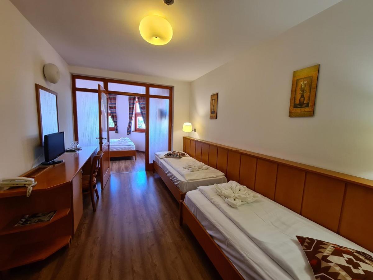 Istvan Parkhotel Es Gasztrofarm Sormás Exterior foto