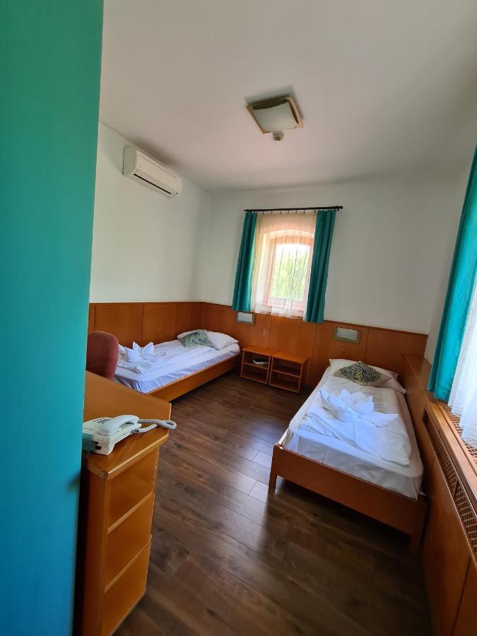 Istvan Parkhotel Es Gasztrofarm Sormás Exterior foto