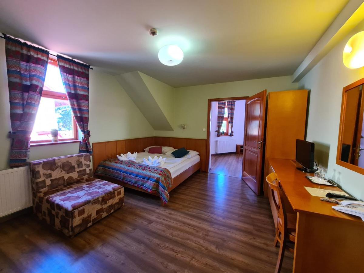 Istvan Parkhotel Es Gasztrofarm Sormás Exterior foto